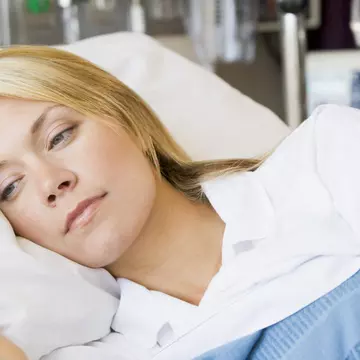 A leșinat în tren și s-a trezit la spital, fără să știe ce s-a întâmplat. Salvatorul ei i-a lăsat un mesaj emoționant