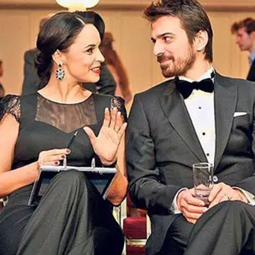 Andreea Marin divorțează. Tuncay are dezlegare la înșelat dacă se simte ”inconfortabil în căminul conjugal”