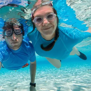Au găsit un aparat de fotografiat ruginit în adâncurile mării. Când l-au deschis, au avut parte de o surpriză