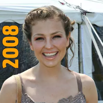 Thalia împlineste astăzi 45 de ani. Arată fabulos la vârsta ei