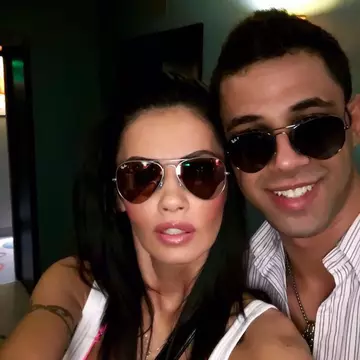 Oana Zăvoranu și soțul ei, romantici în lift. Au renunțat total la inhibiții