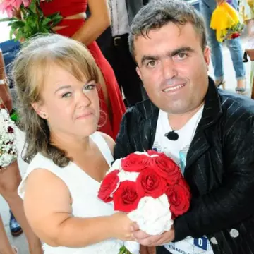 Cel mai cunoscut pitic din România a murit. Cristi devenise tatăl unei fetițe
