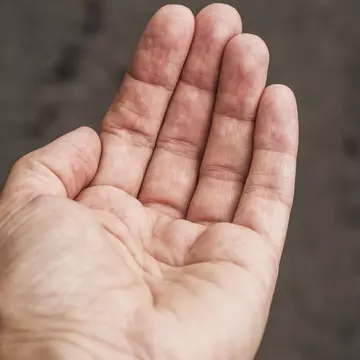 I-a cumpărat micul dejun unui cerșetor și a primit în schimb o adevărată lecție de viață
