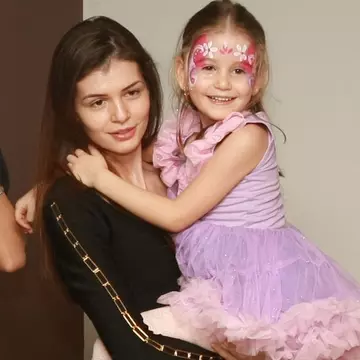 În lipsa Irinei, Monica Gabor traieste înconjurata de doua pisici si un câine. A gasit alinare în compania animalelor