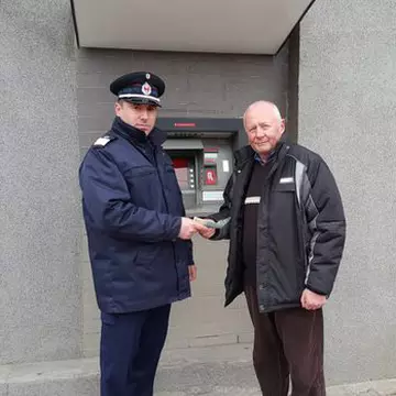 Gest de omenie al unui pompier oltean! A găsit 1.000 de lei și i-a înapoiat negreșit