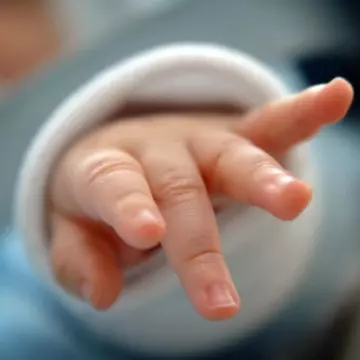 Andrei Tinu a devenit tată a doua oară. Prima imagine cu băiețelul lui