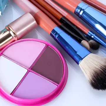 4 produse de frumusețe care te vor cuceri