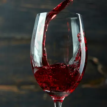 Cum transformi un vin ieftin într-un vin scump