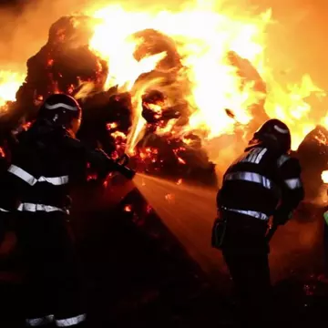 30 de autospeciale au intervenit la incendiul din club