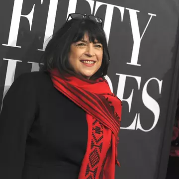 Cum arată E. L. James, scriitoarea seriei erotice „Fifty Shades of Grey”