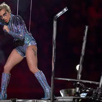 Lady Gaga a făcut un show spectaculos în pauza de la Super Bowl 2017