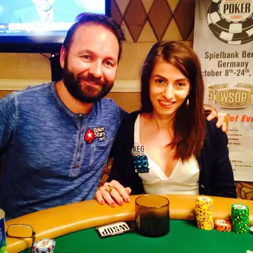Româncele şi jocul de poker