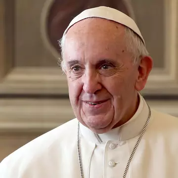 Folosești telefonul mobil în timpul mesei? Ce spune Papa Francisc despre acest obicei