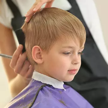 Și-a făcut aceeași tunsoare ca prietenul lui, pentru ca învățătoarea să îi confunde. Detaliul care i-a scăpat unui puști din SUA