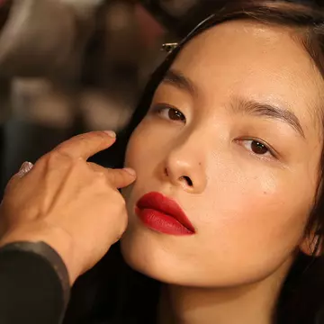 Adolescenta care cheltuie lunar 10.000 $, pe haine