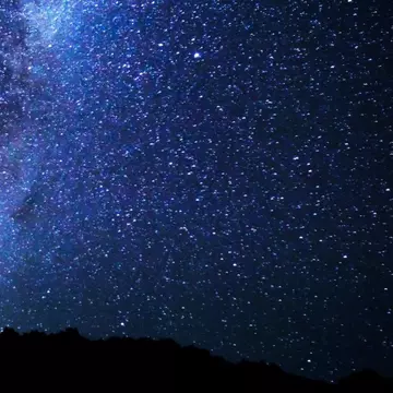 Spectacol pe cerul nopții. Ce fenomen astronomic va fi vizibil în perioada 14 – 28 martie