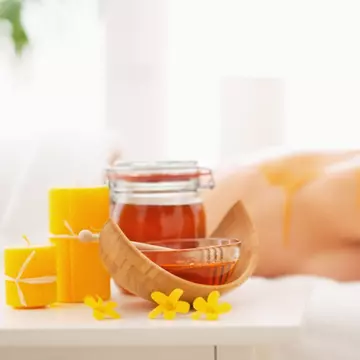 Beneficii surprinzătoare pe care le are mierea pentru frumusețe
