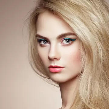 Cum îngrijești părul blond