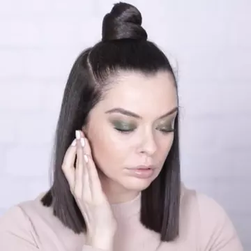 Cum îți faci un machiaj în culoarea anului