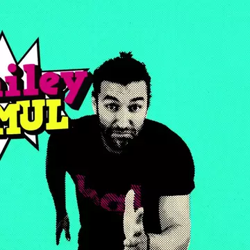 Smiley Omul face scoala de vlogging cu cei mai buni profesori din Romania pe canalul sau de YouTube