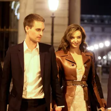 Miranda Kerr s-a căsătorit cu miliardarul Evan Spiegel, fondatorul aplicaţiei Snapchat