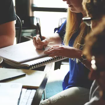 Programe de internship si burse de studii pentru studenti