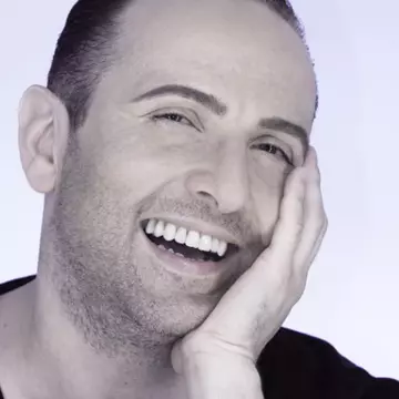 Răzvan Mazilu: „Închide ochii, ascultă-ţi sufletul şi mişcă-te aşa cum te inspiră muzica”