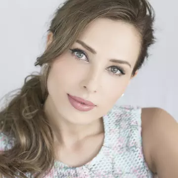 Cum a ajuns Iulia Vântur să prezinte "Cerbul de Aur"". Dezvăluiri din culisele festivalului