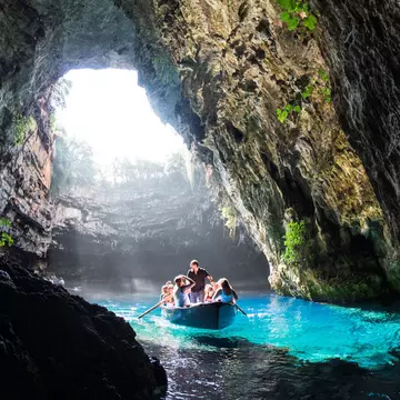 (P) Kefalonia, insula cu cel mai spectaculos lac subteran