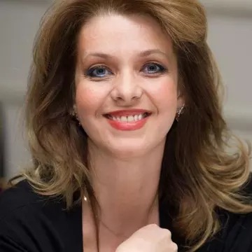 Bianca Brad a împlinit 50 de ani și și-a schimbat complet look-ul