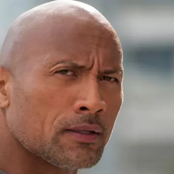 Cum arată iubita lui Dwayne Johnson, cu 13 ani mai tânără decât actorul