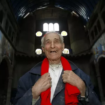 Un fost călugăr a reușit să ridice singur o catedrală. Vezi cum arată capodopera