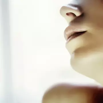 Mierea de albine tratează buzele uscate