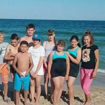 120 de copii din Iași vor vedea marea pentru prima dată datorită unui preot