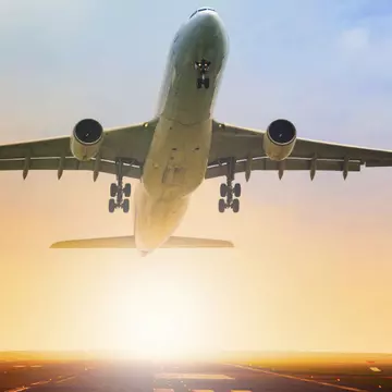 9 lucruri ciudate care se întâmplă cu corpul tău atunci când zbori cu avionul