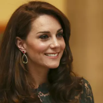 Care este rochia pe care o are mereu în bagaj Kate Middleton, dar pe care speră să nu o poarte niciodată