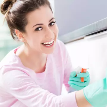 Cum să faci curat în toată casa în 20 de minute. Știi trucurile astea?
