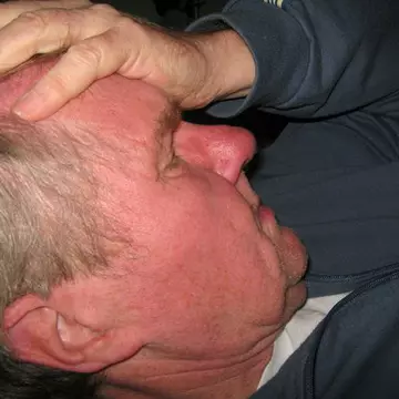 Stresul poate provoca migrena. Cum o tratezi