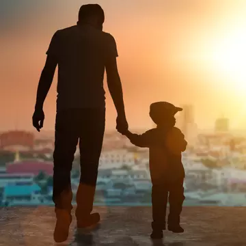 A vrut să îi arate fiului cum trăiesc oamenii săraci, dar a învățat singur cea mai importantă lecție de viață