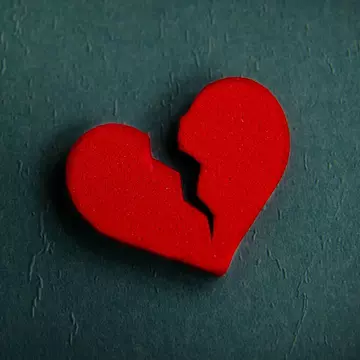 4 zodii care nu trec prea ușor peste despărțiri