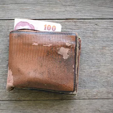 A găsit un portofel vechi din 1954. După ce l-a returnat, viața proprietarului s-a schimbat radical