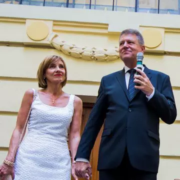 Cum s-a îmbrăcat Carmen Iohannis în prima zi de școală