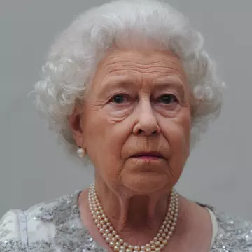 Cum arăta regina Angliei în tinerețe