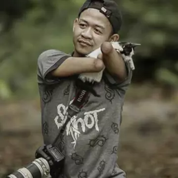 S-a născut fără mâini și picioare, dar a devenit fotograf profesionist