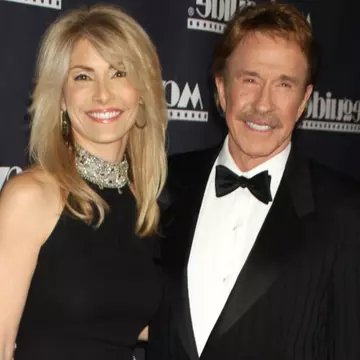 Chuck Norris acuză companiile de medicamente că i-au otrăvit soția în timpul unui RMN