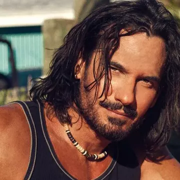 Ți-l mai amintești pe Mario Cimarro? Este incredibil cum arată la 46 de ani!