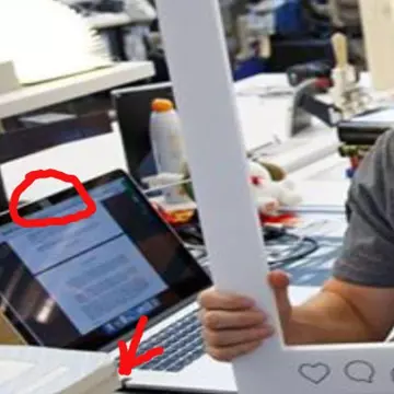 De ce ar trebui să ne acoperim camera și microfonul de la laptop