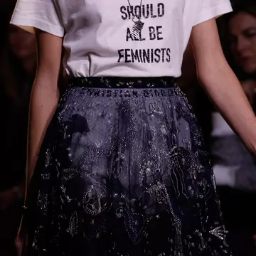 Must-have – tricourile cu mesaje