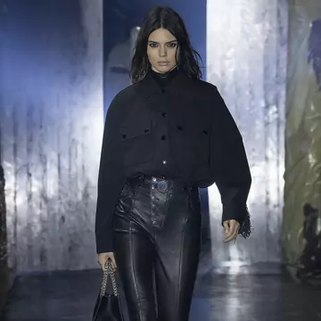 5 modalitati de a purta pantalonii din piele