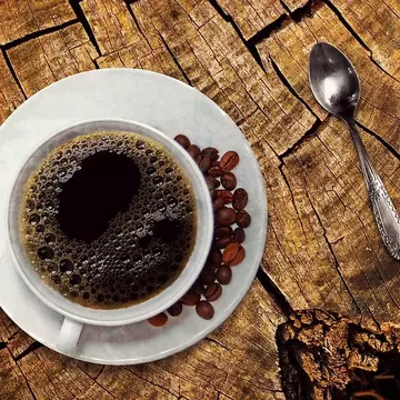 Povestea bărbatului care i-a cumpărat o cafea unui necunoscut şi, fără să ştie, i-a salvat viaţa